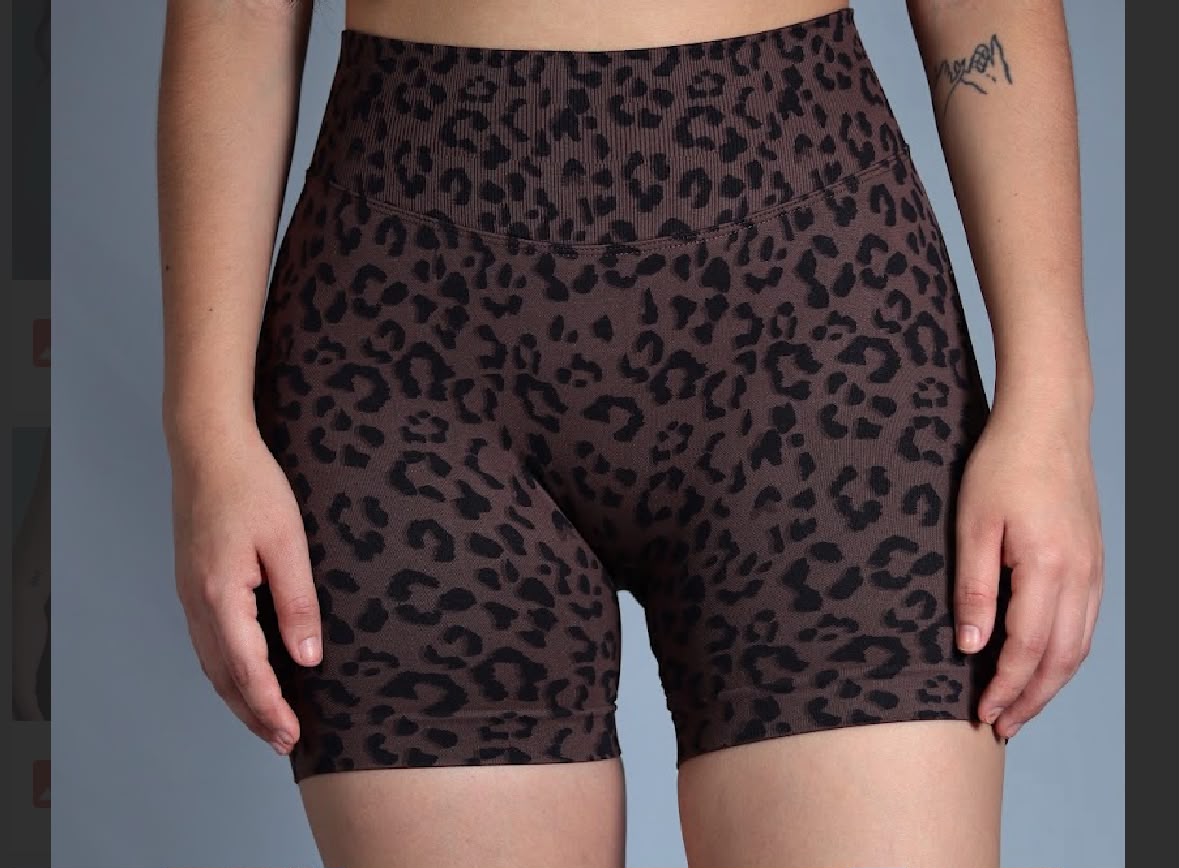Short café leopardo